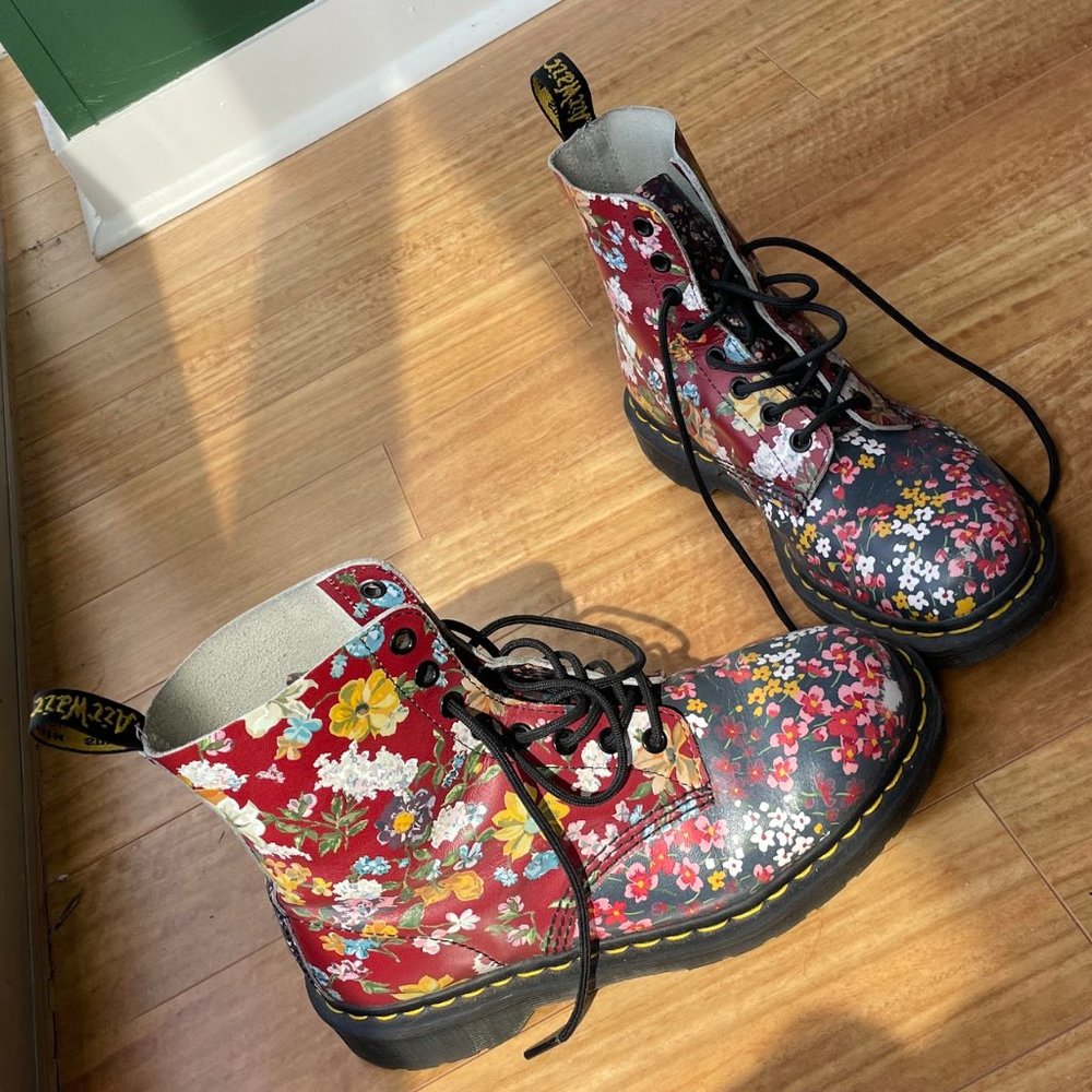 Floral Dr. Marten Boots